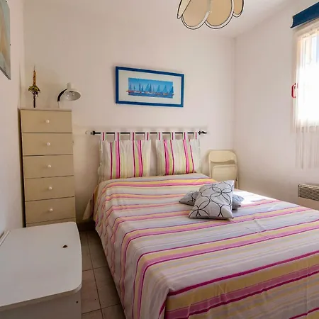 Apartment T3 Climatise Avec Piscine, Proche Mer Et Commodites - Fr-1-677-40 *