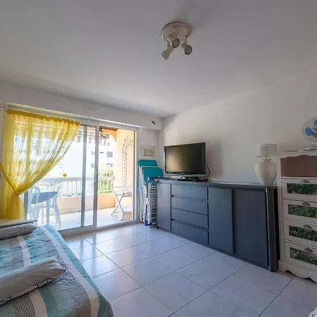 T3 Climatise Avec Piscine, Proche Mer Et Commodites - Fr-1-677-40